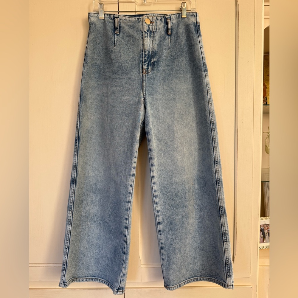 Zara Wide Leg/Barrel Jeans- Size 8.  See pictures for approximate measurements.